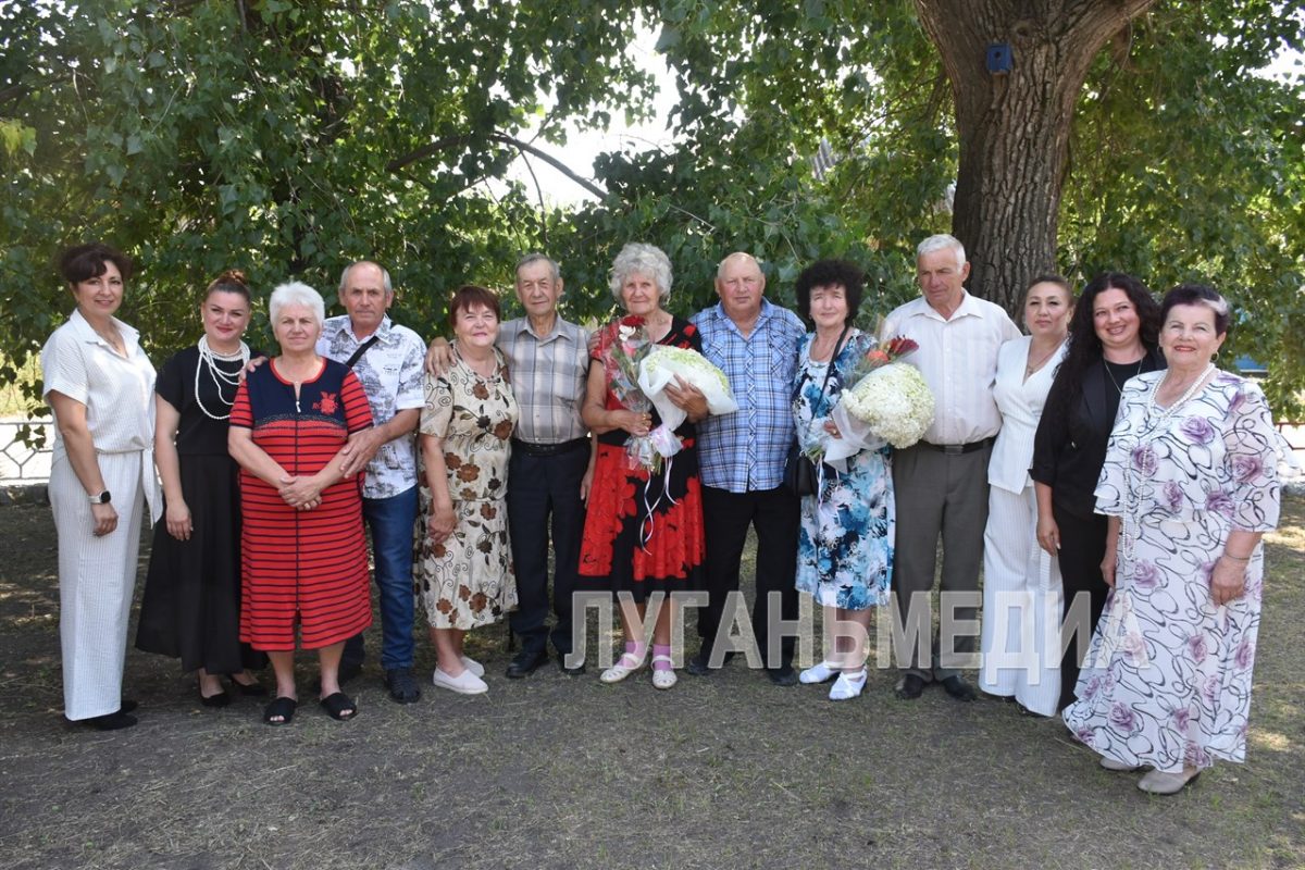 В поселке Белолуцк Новопсковского района чествовали юбиляров, которые в этом году отмечают 50 лет совместной…