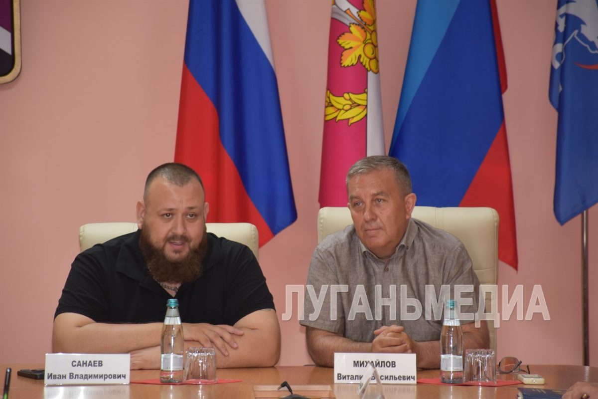 Перевальский муниципальный округ с рабочим визитом посетил депутат Народного Совета ЛНР Иван Санаев
