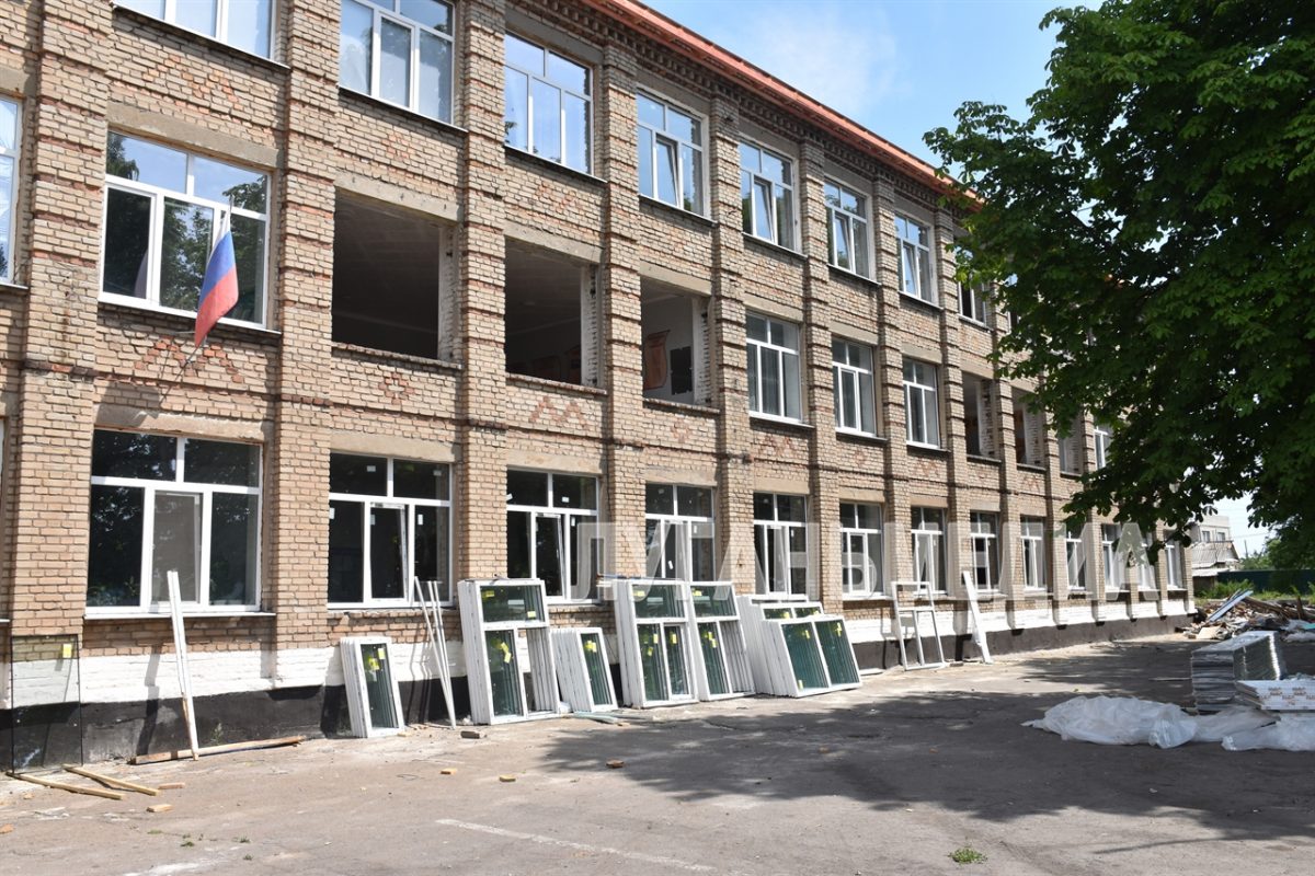В Ясеновской школе № 2 им. Д. В. Лазутина продолжается ремонт