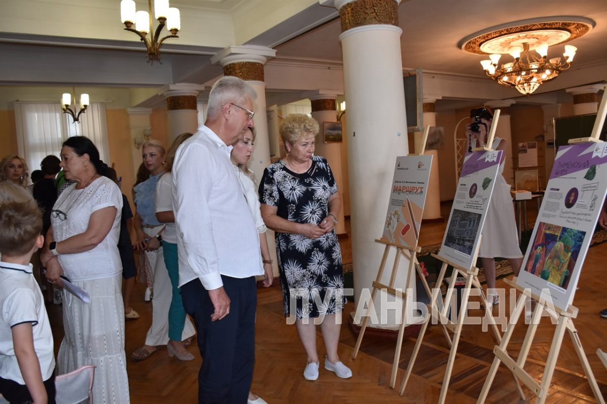 В Краснодоне открылась выставка «Нить культуры»