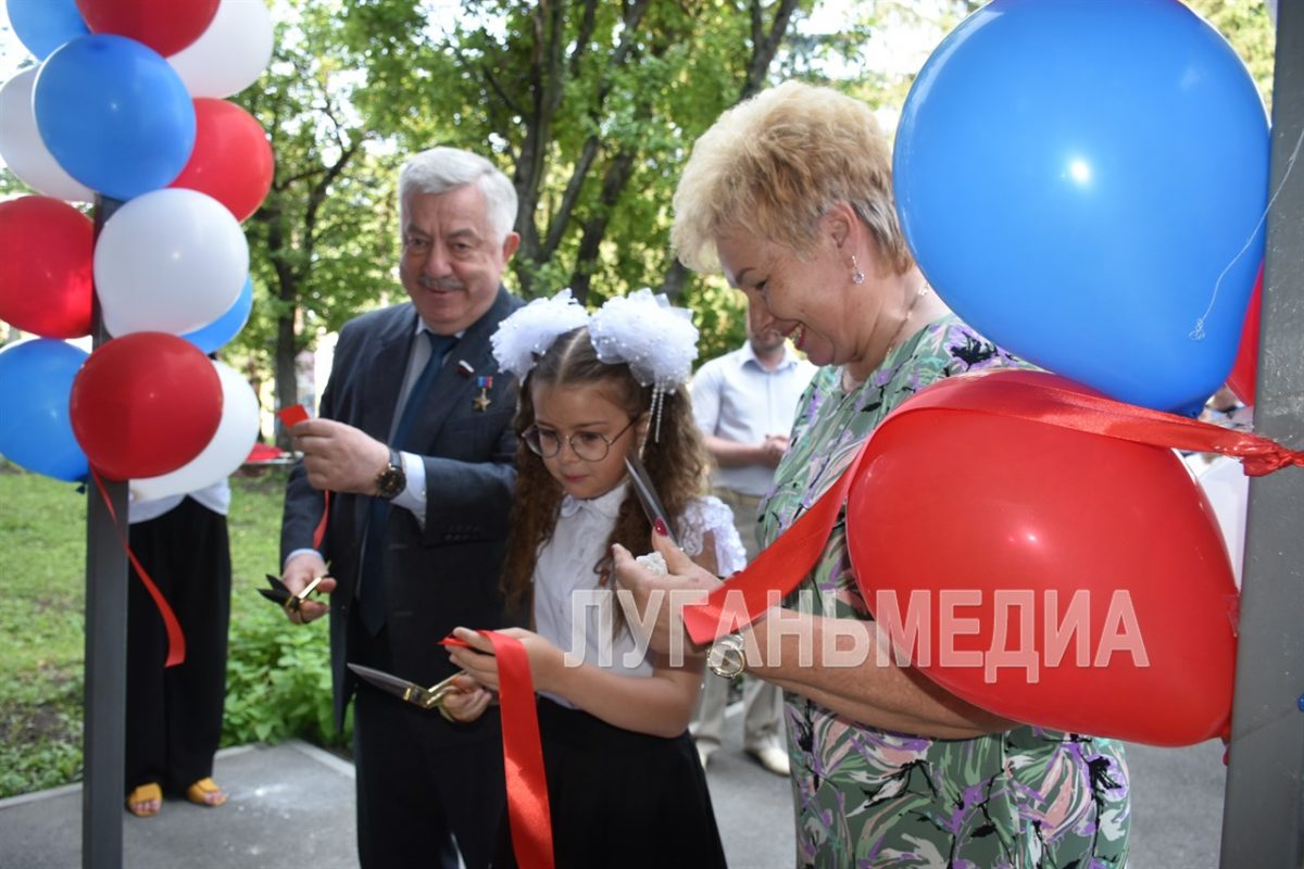 В Антраците состоялось открытие малой модельной библиотеки «Креативная семейная библиотека»