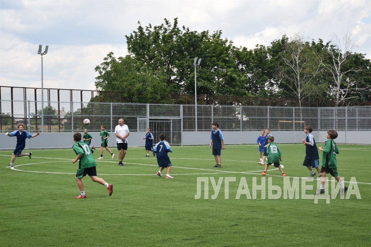 В Кировске завершены работы по созданию физкультурно-оздоровительного комплекса открытого типа (ФОКОТ) на стадионе «Шахтер»