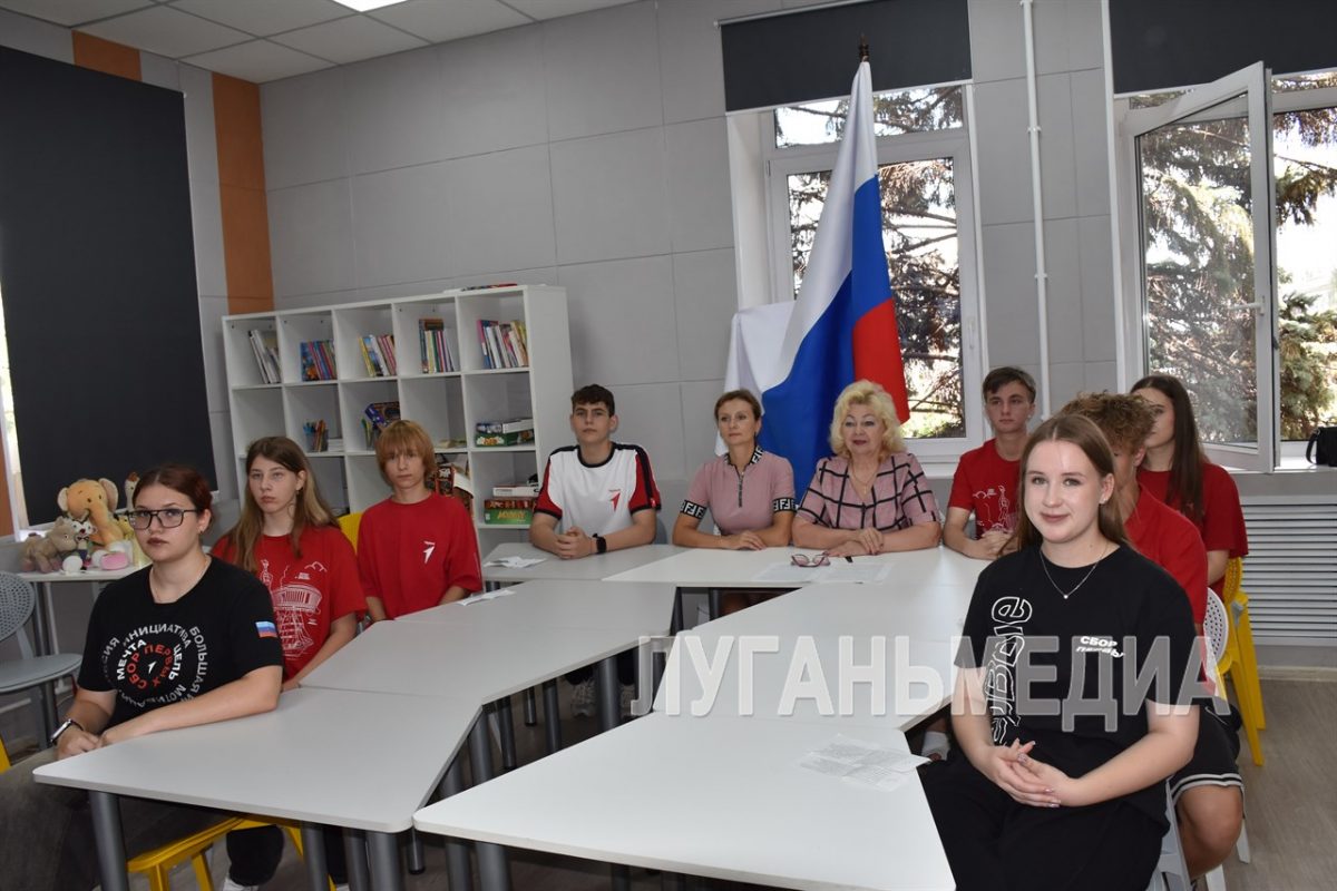 Алчевская молодежь приняла участие в международном круглом столе, приуроченном ко Дню дружбы