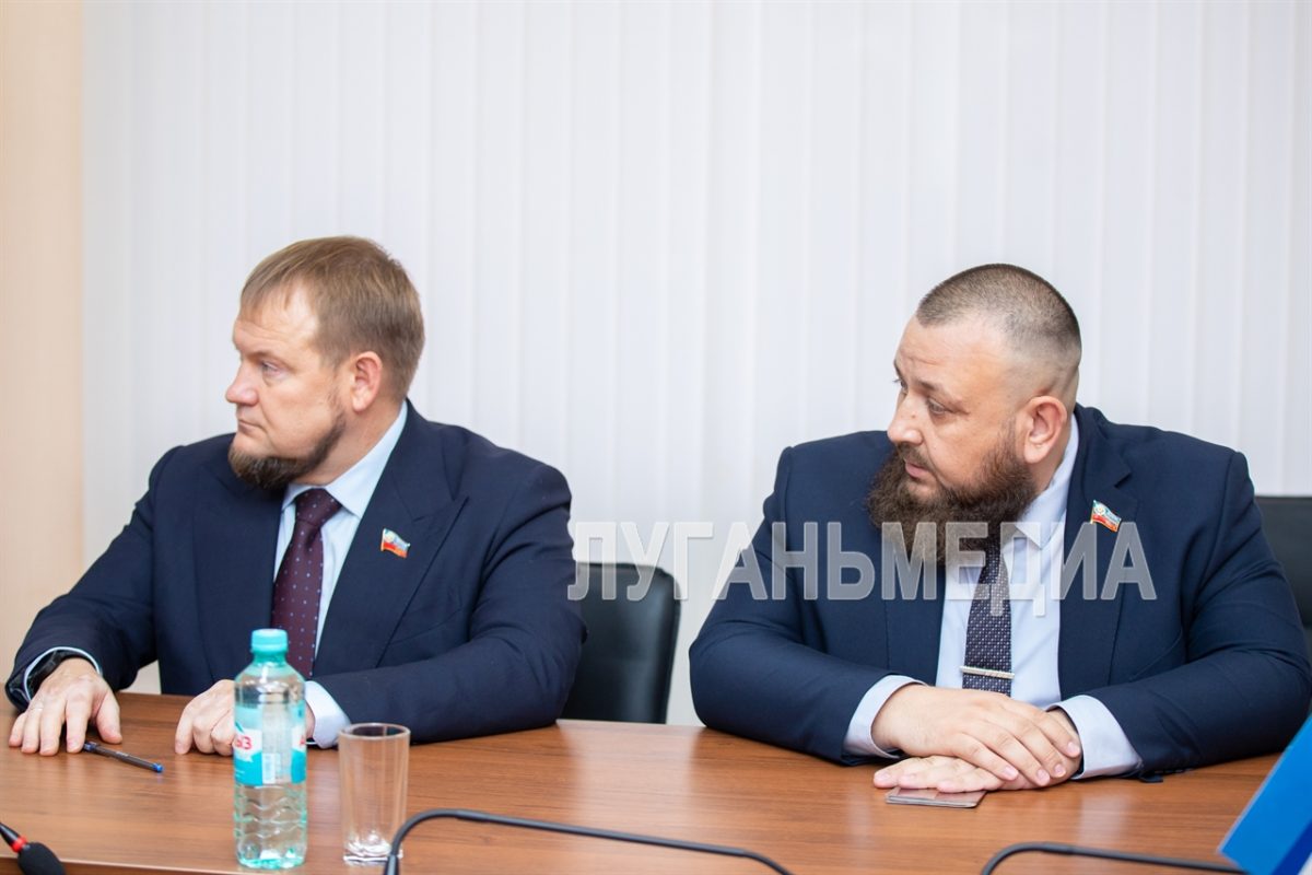 В Избиркоме ЛНР прошли регистрацию кандидаты от «Единой России»