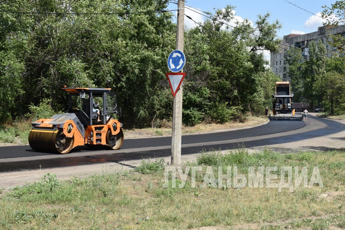 Единороссы Брянки проинспектировали выполнение дорожных работ в рамках Народной программы
