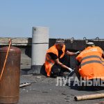 В Брянке единая управляющая компания ремонтирует кровли многоквартирных домов