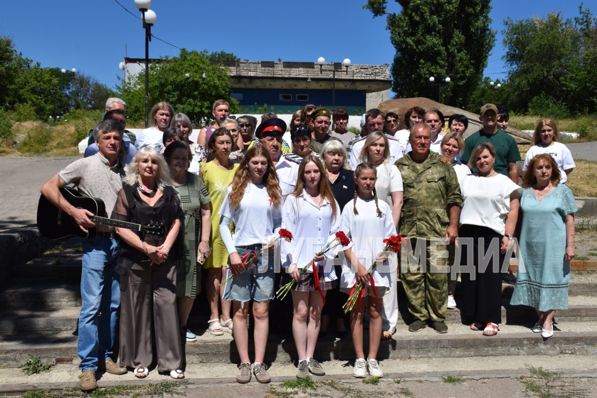 В Брянке прошла встреча с военнослужащими, посвященная Дню ветеранов боевых действий