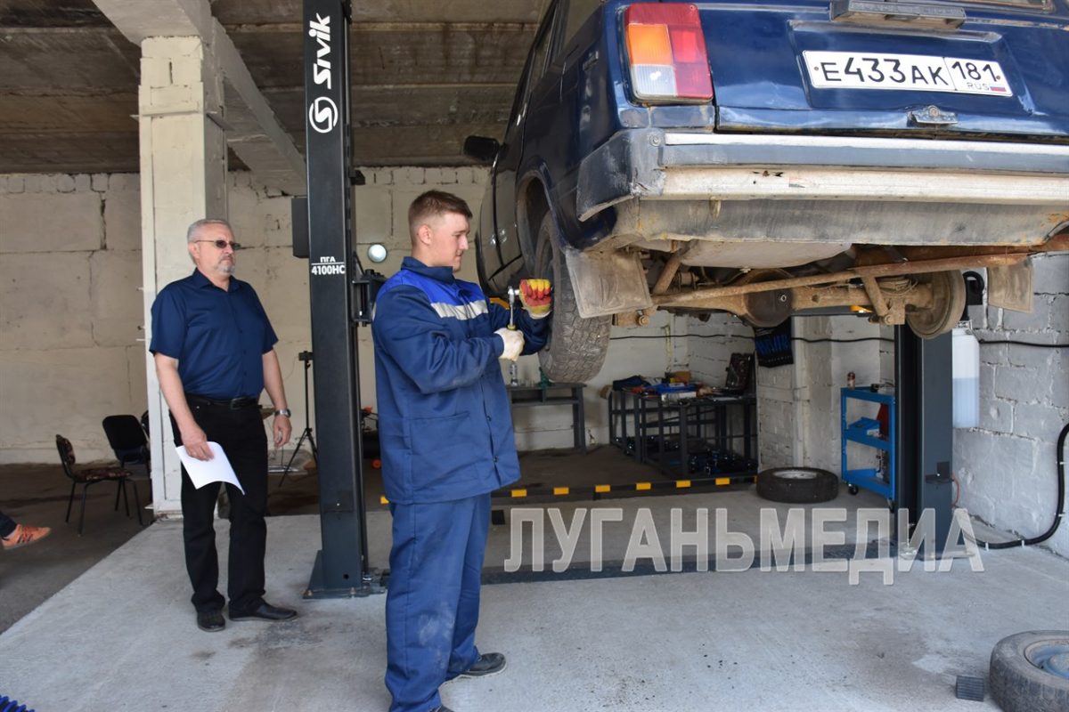 Выпускники Брянковского колледжа прошли экзамены и получили дипломы