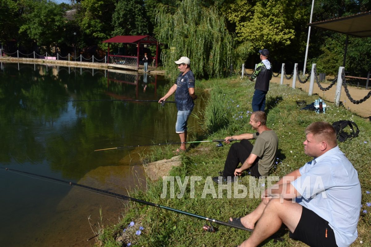 В Брянке состоялось традиционное первенство по рыбной ловле, приуроченное ко Дню рыбака