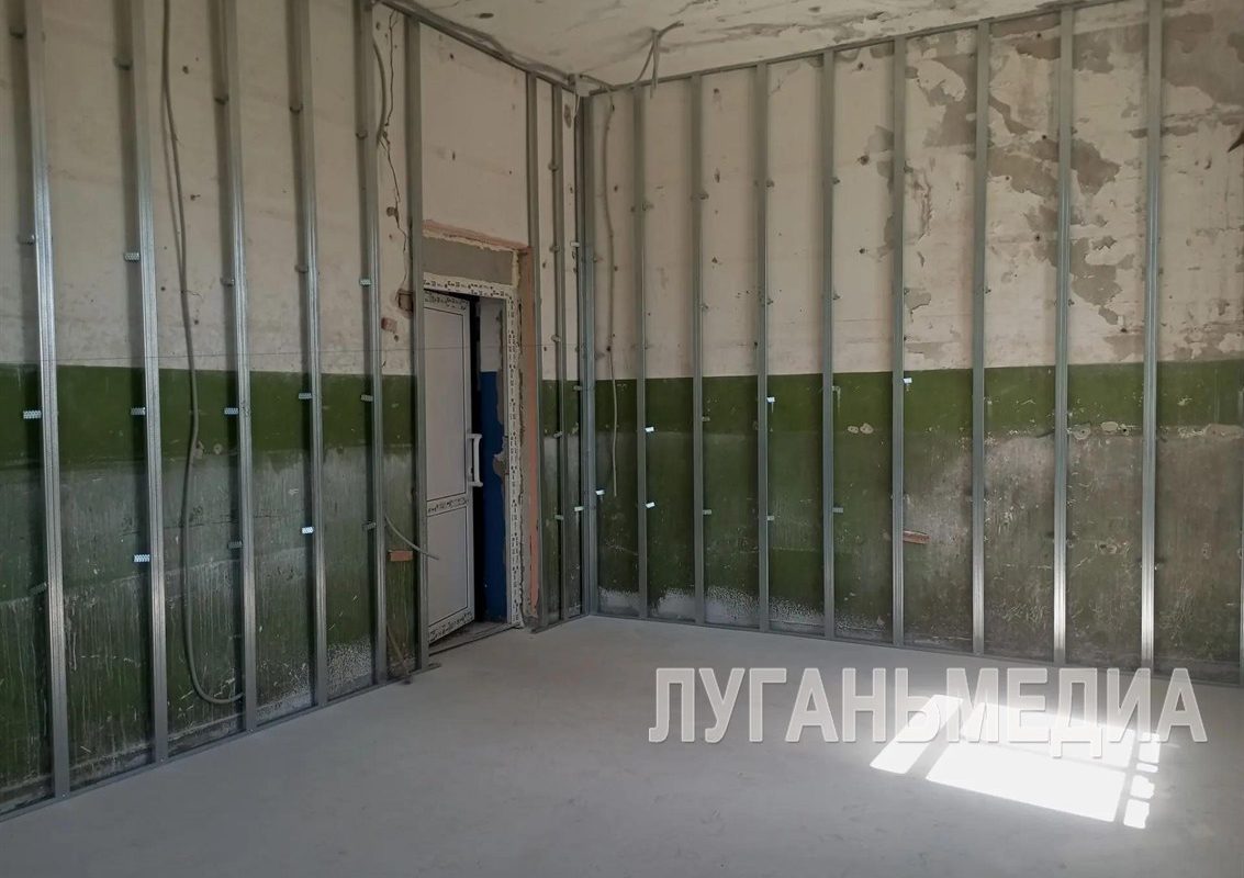 Меловские единороссы провели партийный контроль хода ремонтных работ в Морозовском сельском Доме культуры