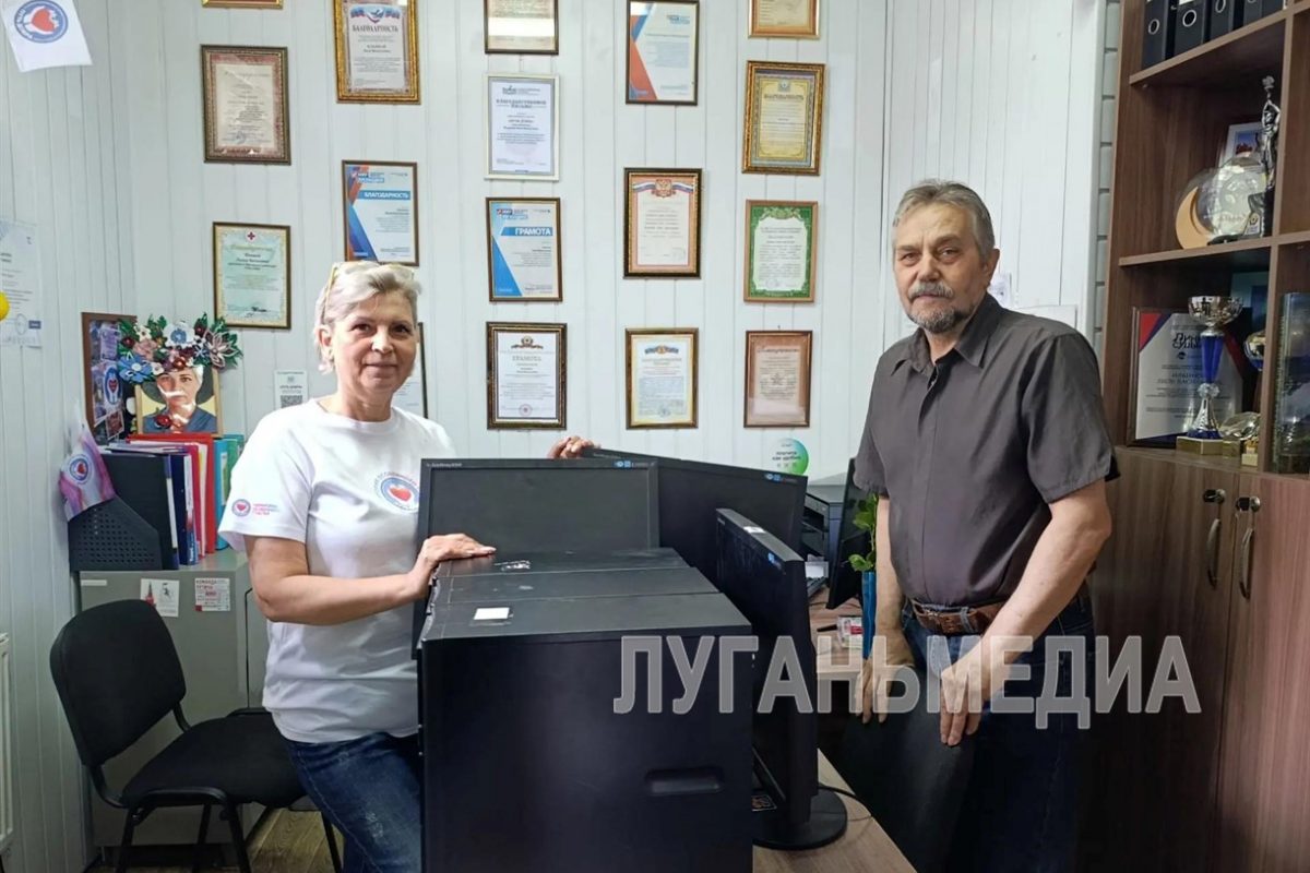 Благотворительный фонд «БлагоДарите» передал компьютеры в библиотеки Луганска и общественную организацию «Путь Добра»