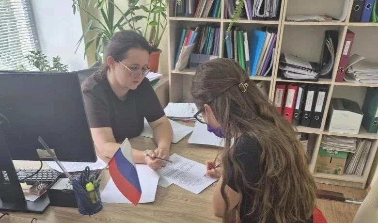 В Славяносербском округе продолжается заключение социальных контрактов