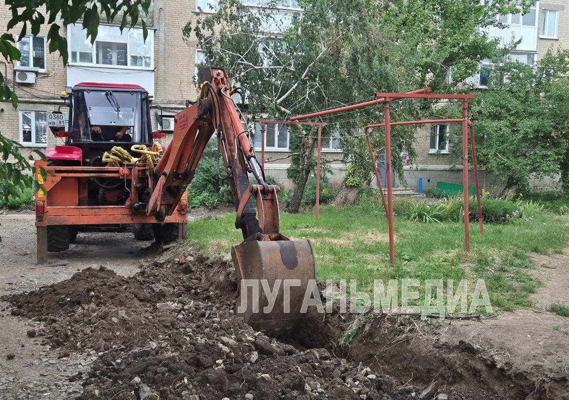 В Ровеньках продолжается обновление внутриквартальных дорог