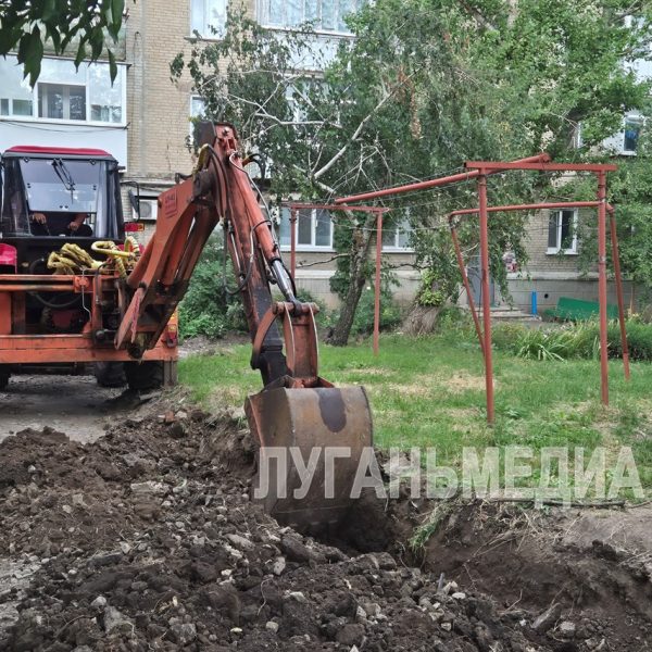 В Ровеньках продолжается обновление внутриквартальных дорог