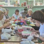 В Кировском городском Дворце культуры участники любительского клуба «Кудесники» погрузились в технику «шерстяной акварели»