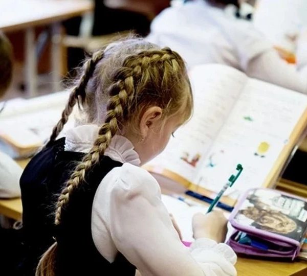 Все многодетные семьи Луганщины получат ежегодную выплату на каждого ребенка-школьника для покупки школьной и спортивной формы