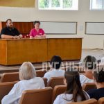 Медики Красного Луча обговорили важные вопросы с депутатом НС Иваном Санаевым
