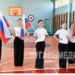 В Красном Луче состоялся флешмоб ко Дню флага России