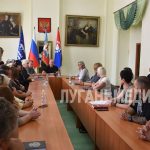 Ян Лещенко встретился с представителями сфер культуры и спорта Стаханова