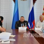 В Краснодоне прием граждан провел депутат Народного Совета ЛНР Иван Санаев