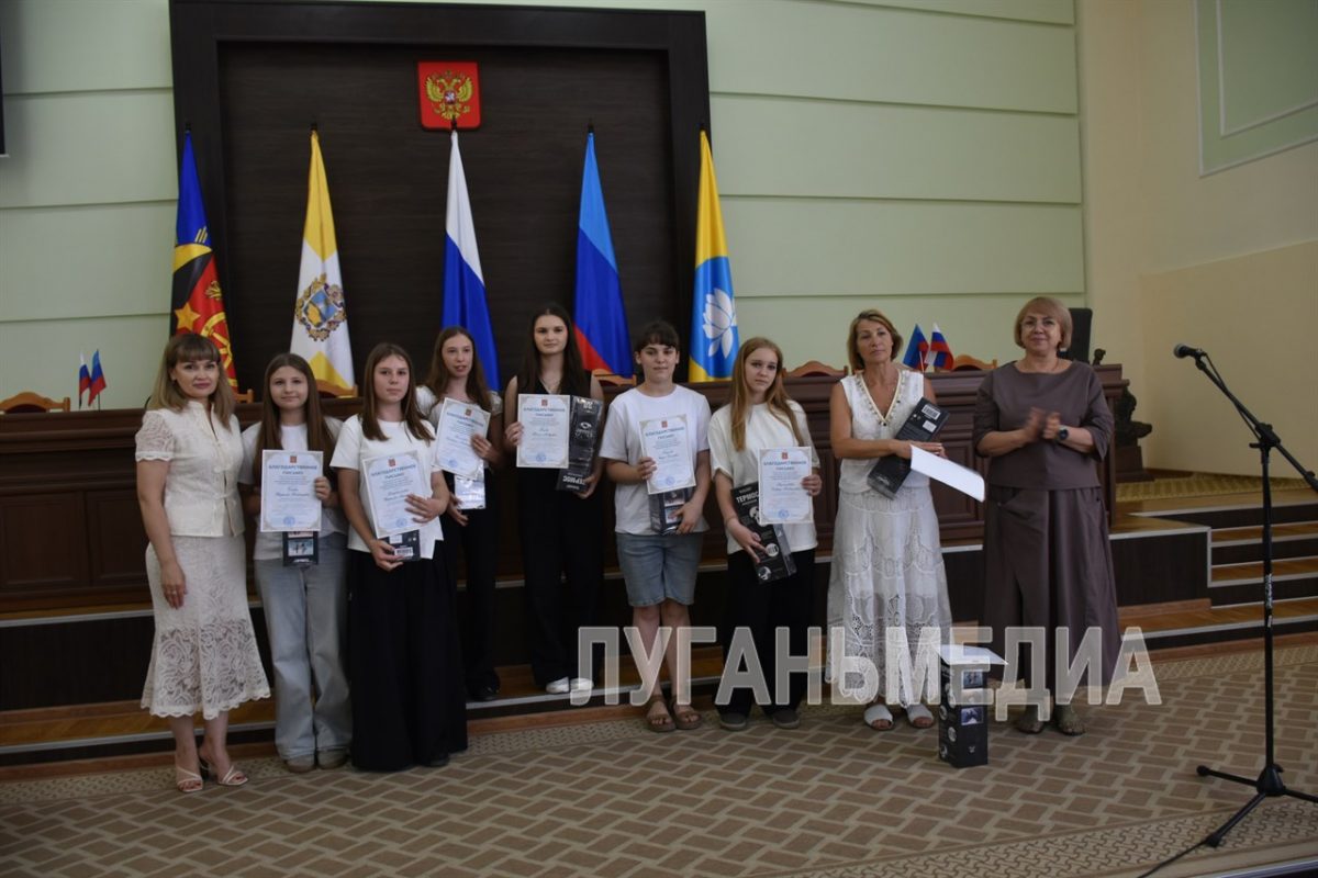 В преддверии Дня физкультурника в Антраците чествовали спортсменов и тренеров