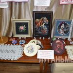 В Красном Луче состоялось открытие выставки народных умельцев