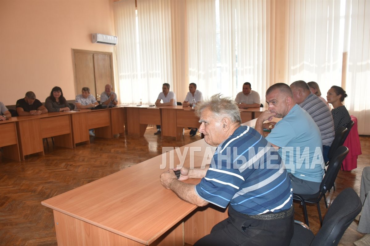 В Лутугино обсудили развитие округа: от поддержки участников СВО до решения транспортных проблем