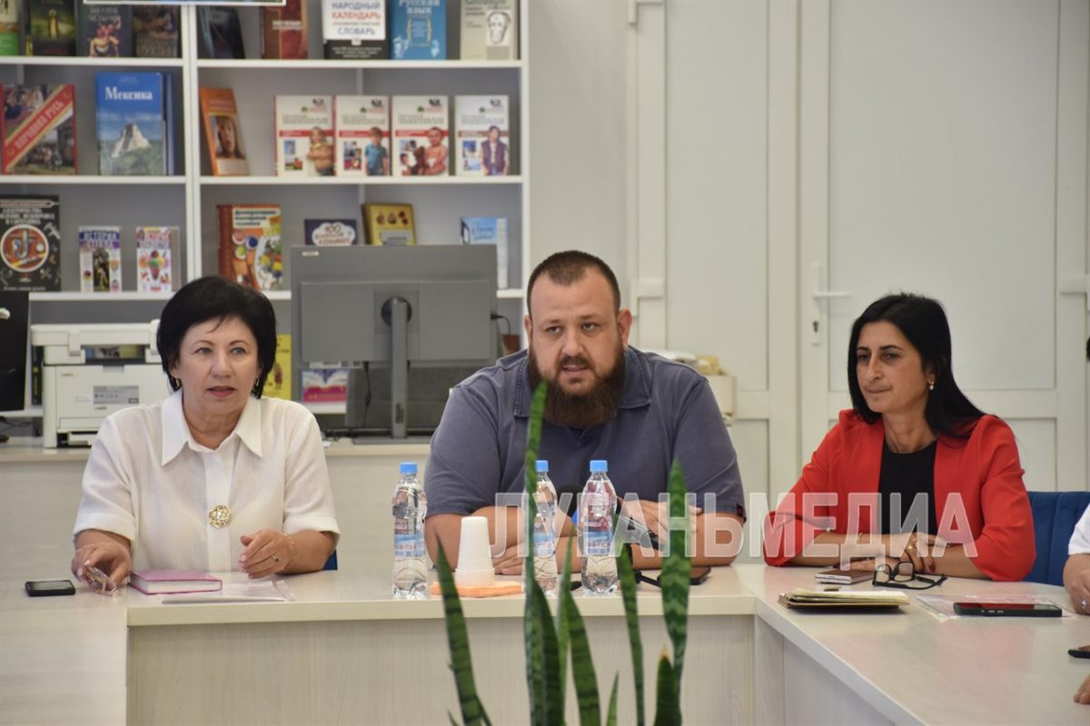 Депутат Народного Совета ЛНР Иван Санаев встретился с ровеньчанами