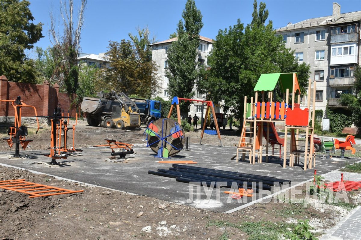 В Антраците близится к финалу реконструкция сквера на ул. Урицкого