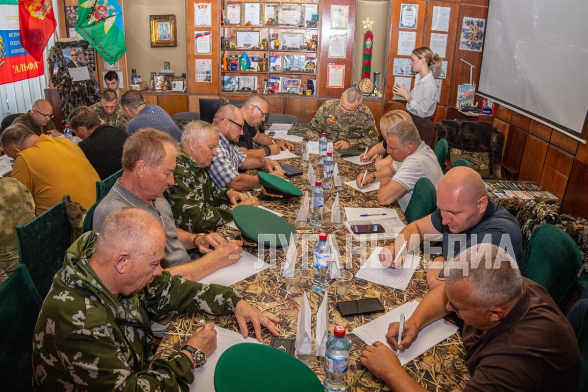 В Луганске прошла акция «Письмо Герою» от Союза ветеранов Донбасса СВО