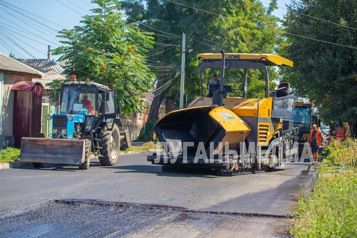 В Луганске завершается ремонт дороги по улице Красноармейской 