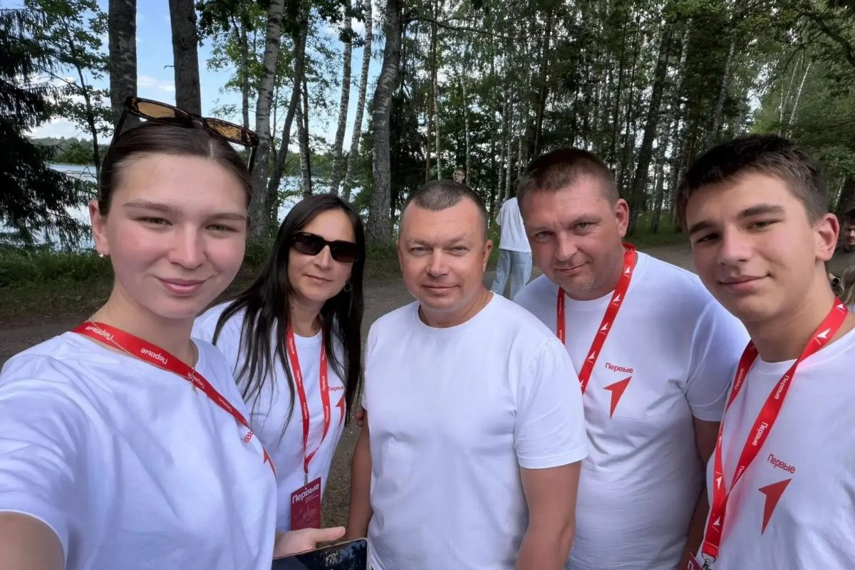Семья Хрисанфовых из Краснолучского округа побывала на Всероссийском слёте «Родные-Любимые» в городе Смоленск