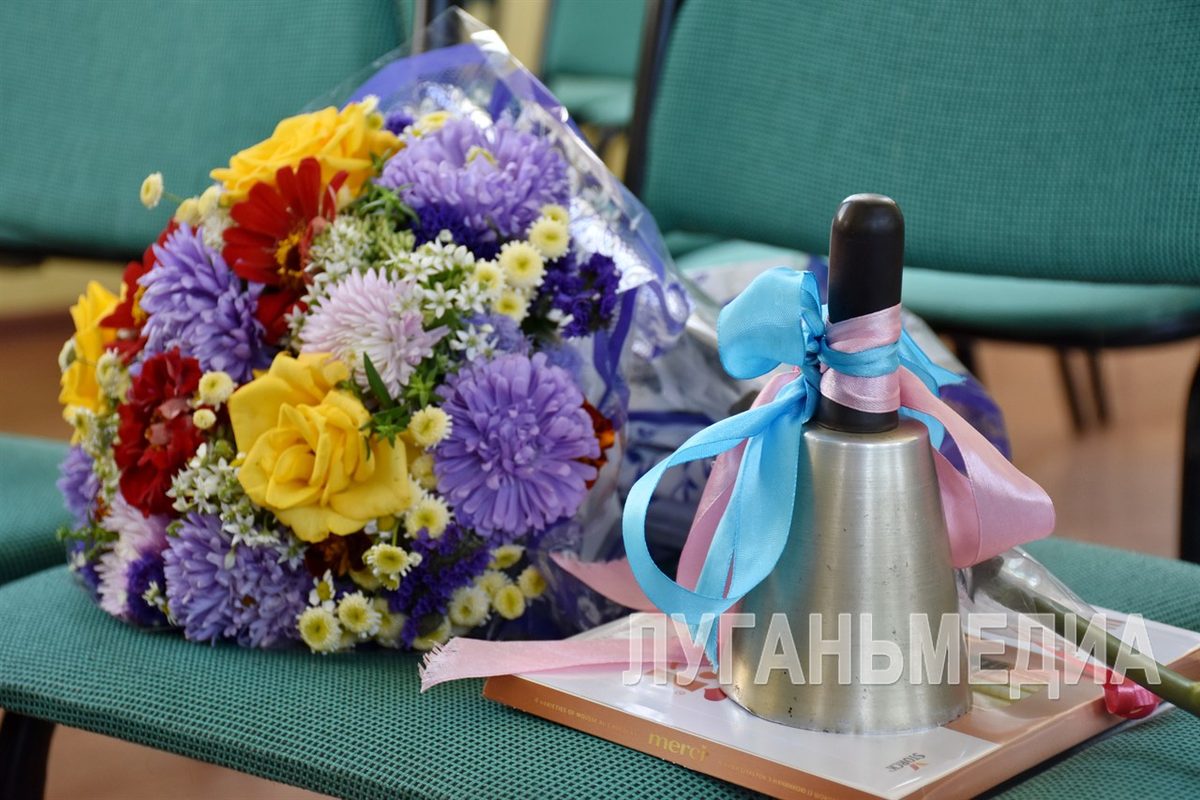 Торжественная линейка прошла в луганской школе имени Николая Галицкого