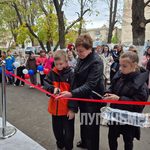 В Ровеньках состоялось открытие фасада детской библиотеки