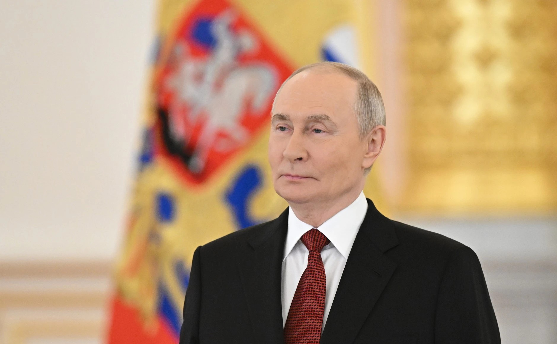 Леонид Пасечник поздравил с днем рождения Президента Российской Федерации Владимира Владимировича Путина 