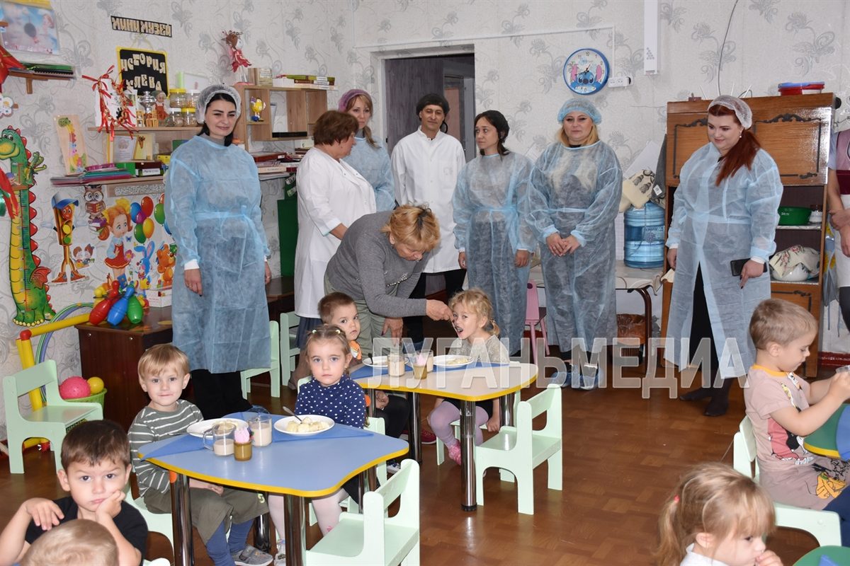 В Краснолучском детском саду прошел родительский контроль питания