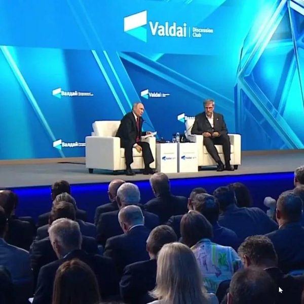 Владимир Путин: «Уровень жизни в Донбассе и Новороссии необходимо повысить как можно скорее»