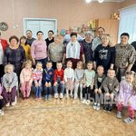 В одном из детских садов Красного Луча дедушкам и бабушкам вручили «билеты в детство»