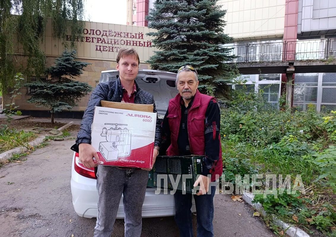 Благотворительный Фонд «БлагоДарите» передал книги в две луганские библиотеки