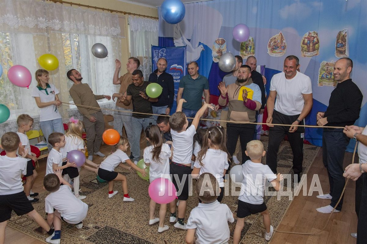 В Луганске прошли спортивные эстафеты, посвященные празднованию Дня отца
