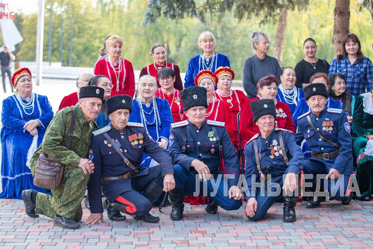 В Станице Луганской отпраздновали День казачества ЛНР