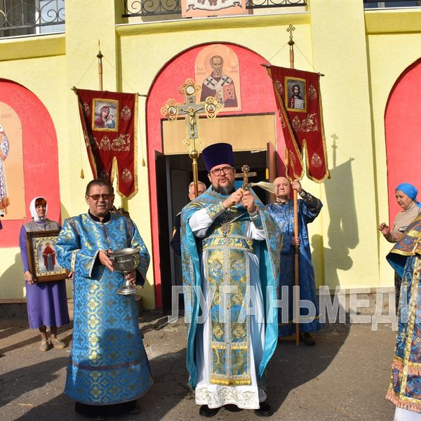В Свято-Николаевском храме Брянки состоялось торжественное посвящение в казачество